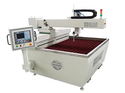 Máy cắt bằng tia nước, Máy cắt tia nước 3 trục DWJ1313